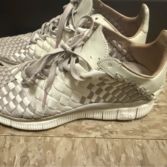 Nike - Picture 3 of 4